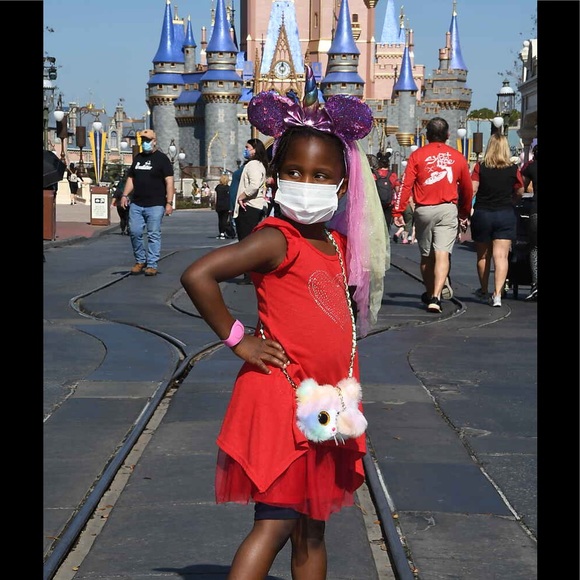 Meet your Posher, Olivia - Picture 3 of 3